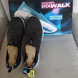 Women's Skechers Go Walks, Black and White, Size 10